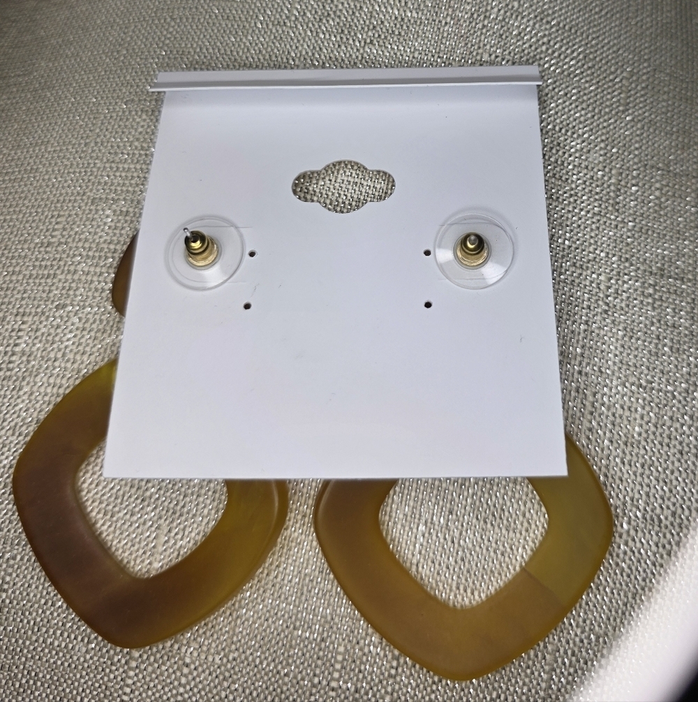 Natasha Couture Gold and Cream Earrings And Necklase Bundle - Picture 8 of 10